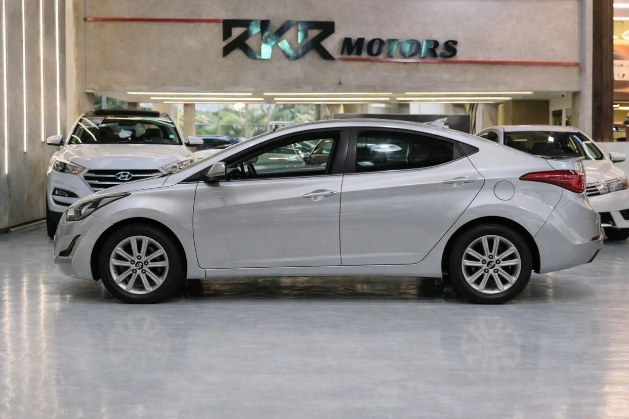 HYUNDAI ELANTRA