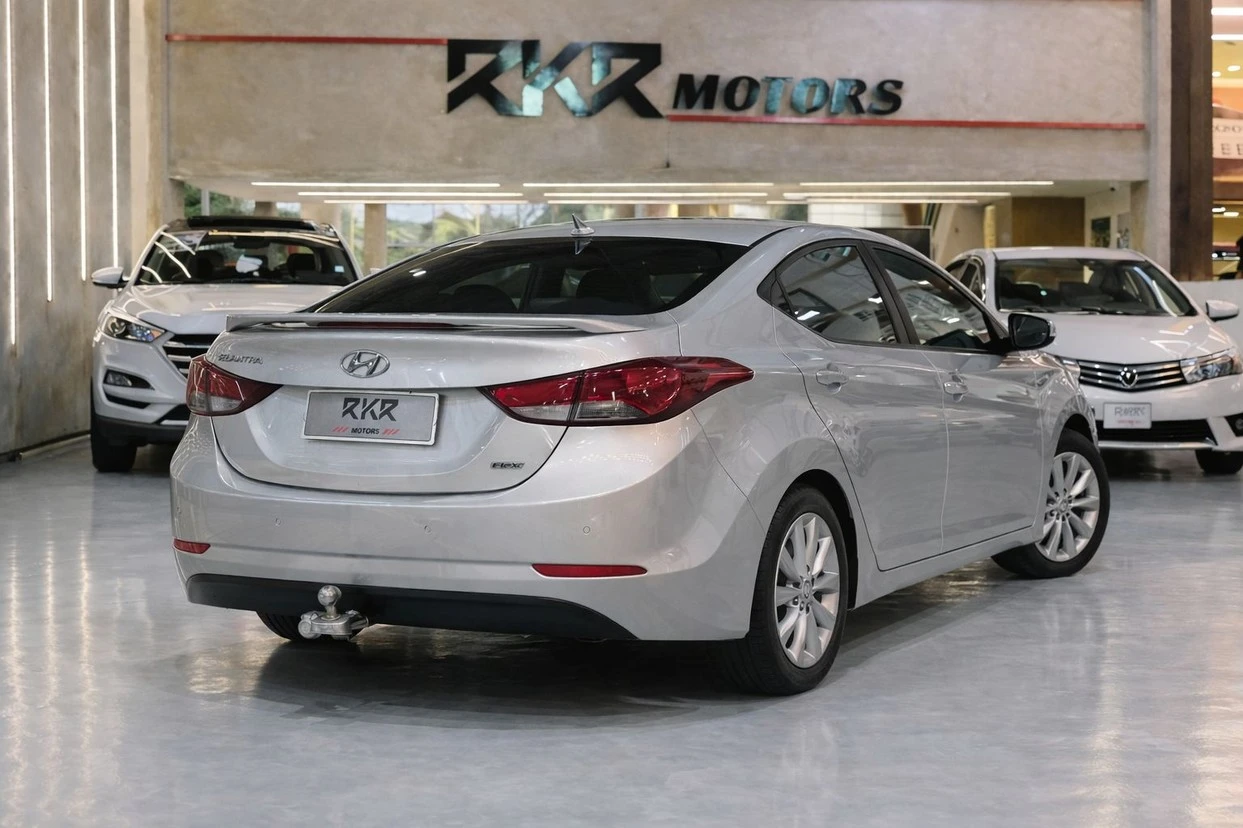 HYUNDAI ELANTRA
