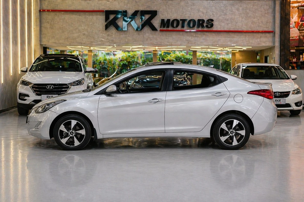 HYUNDAI ELANTRA