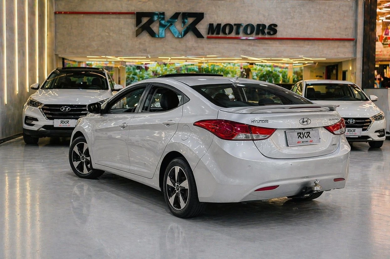HYUNDAI ELANTRA