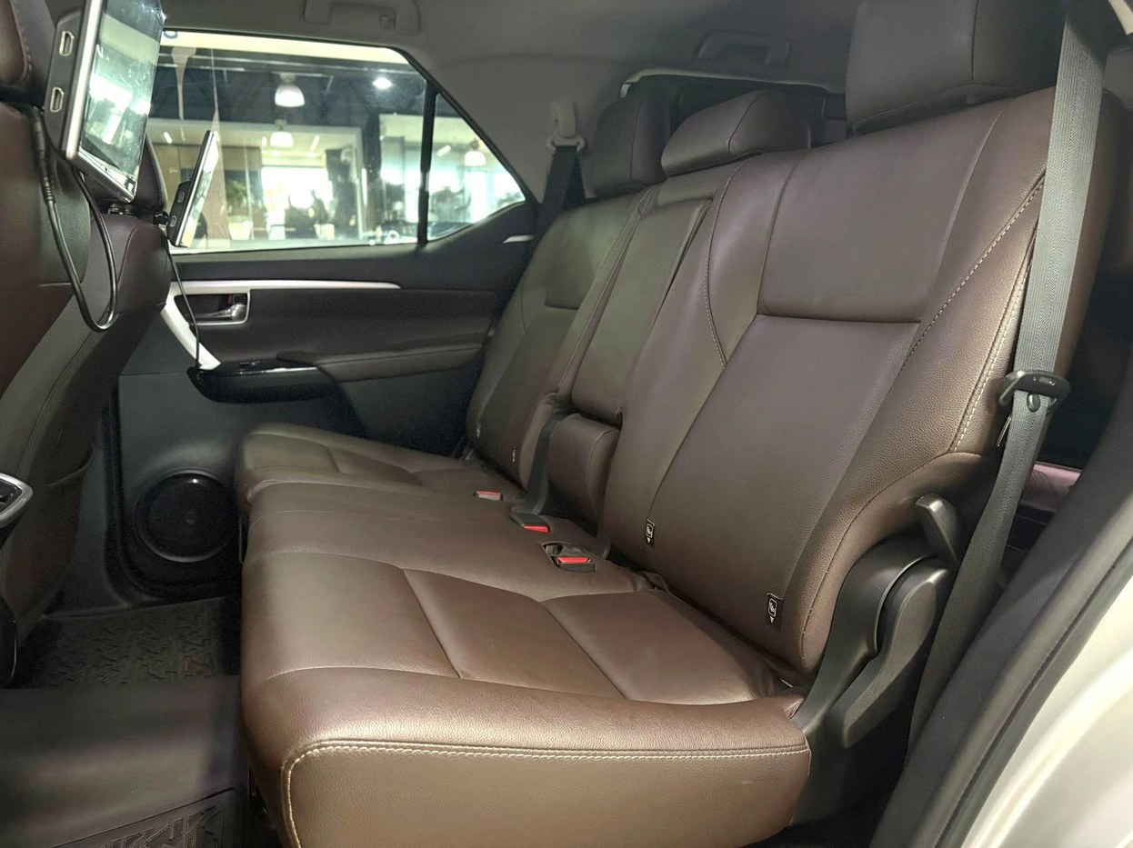 TOYOTA HILUX SW4