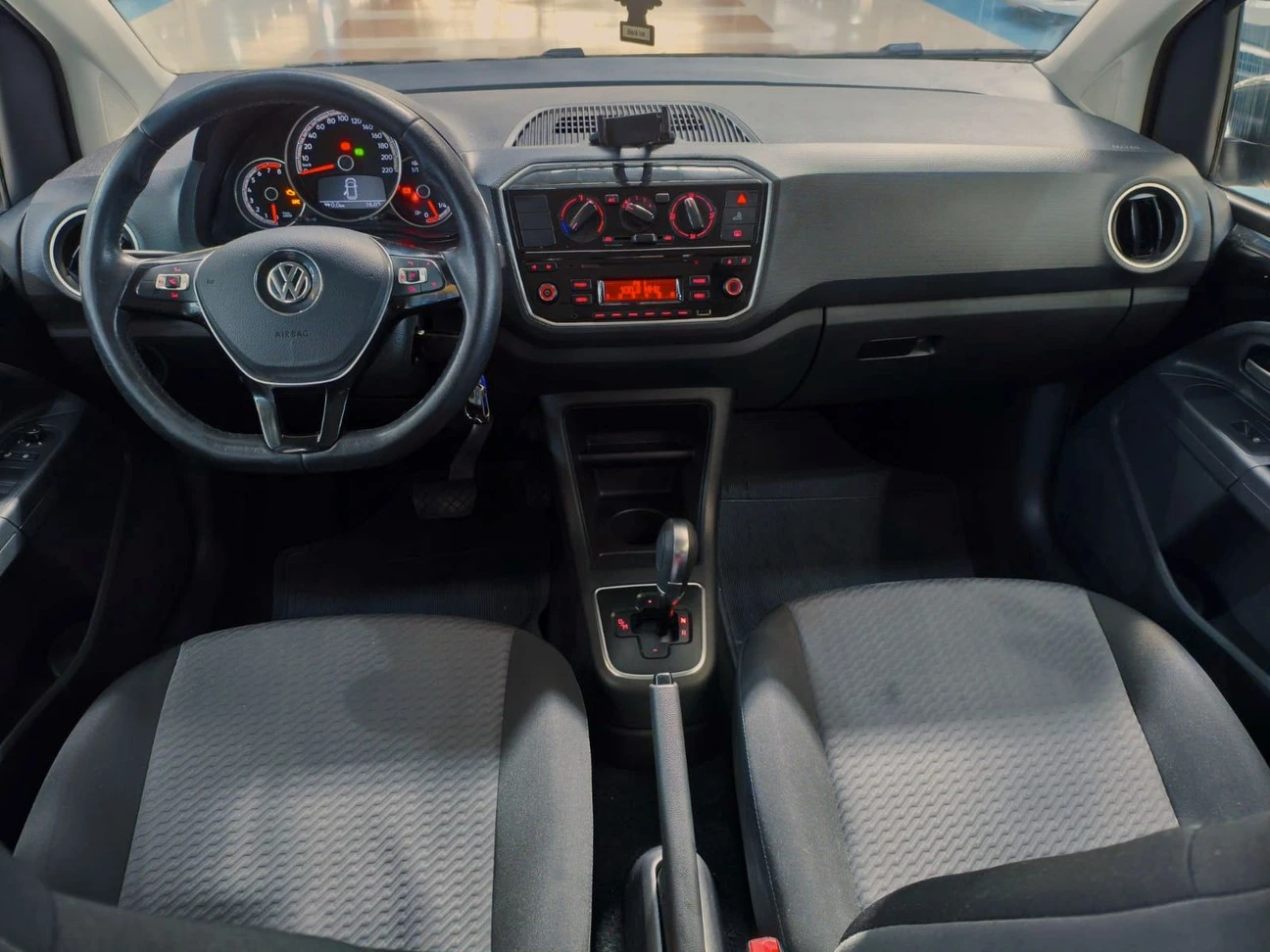 VOLKSWAGEN UP
