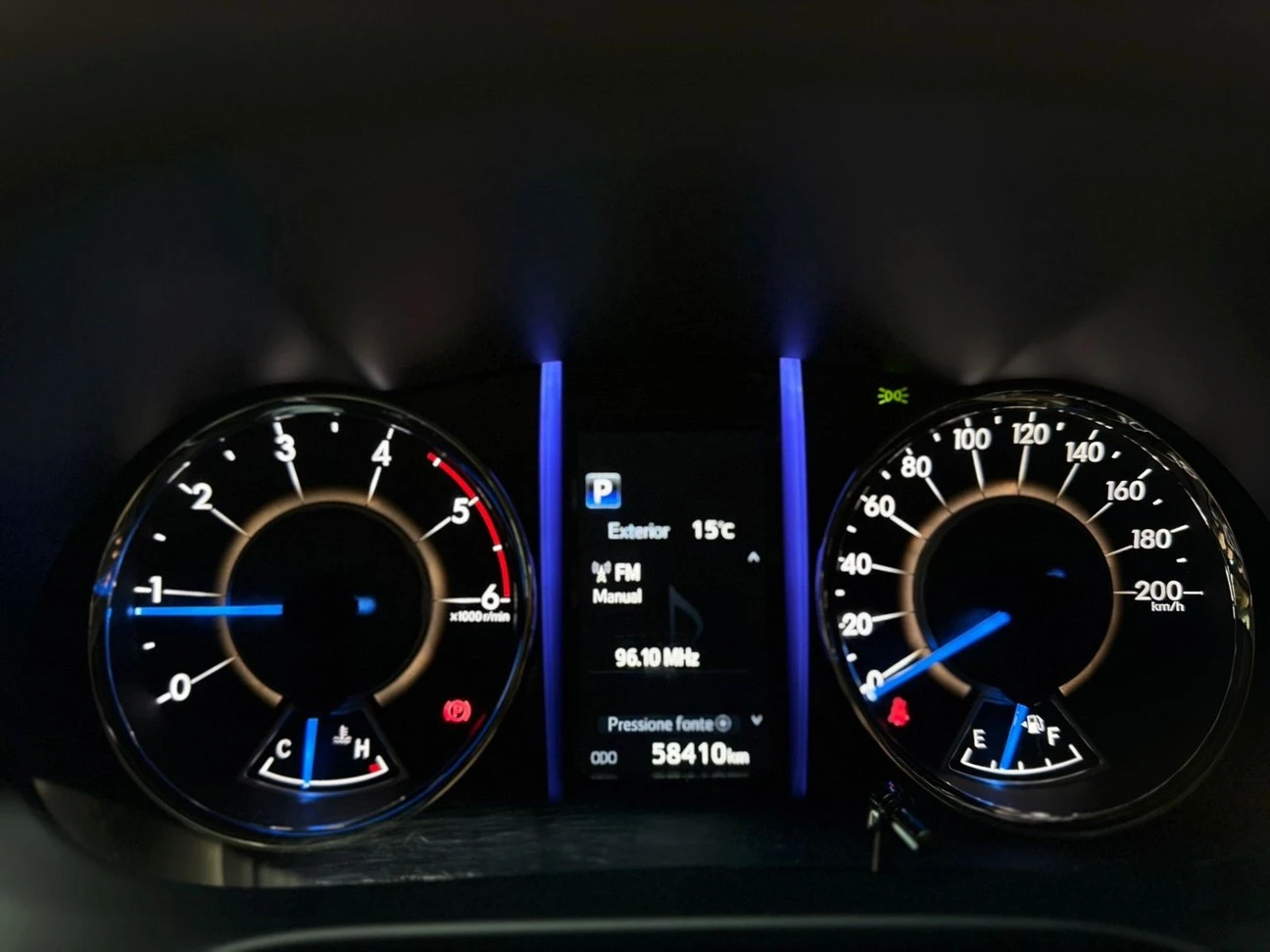 TOYOTA HILUX SW4