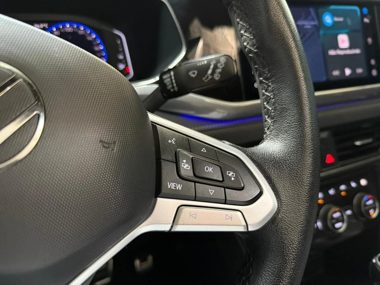 VOLKSWAGEN TAOS