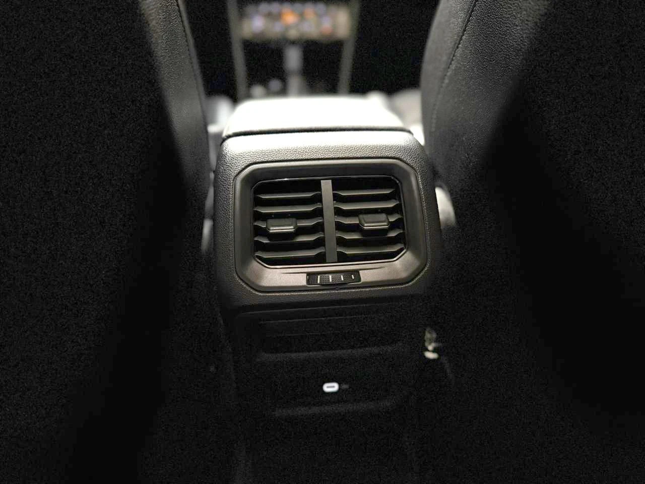 VOLKSWAGEN TAOS