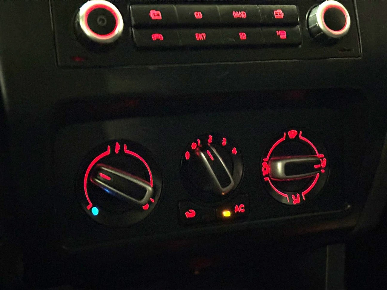 VOLKSWAGEN SPACE CROSS