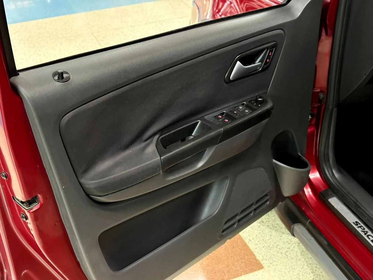 VOLKSWAGEN SPACE CROSS