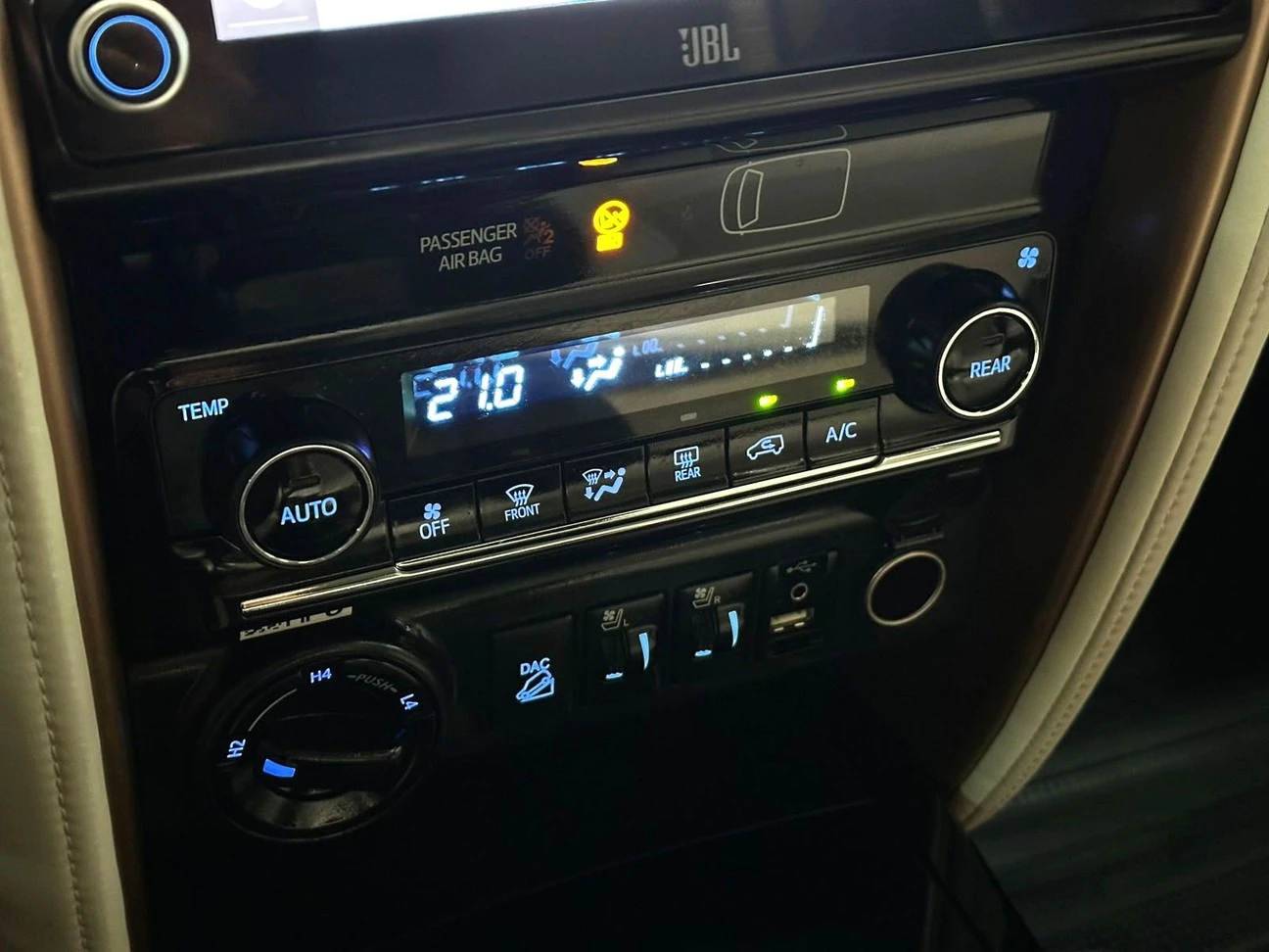 TOYOTA HILUX SW4