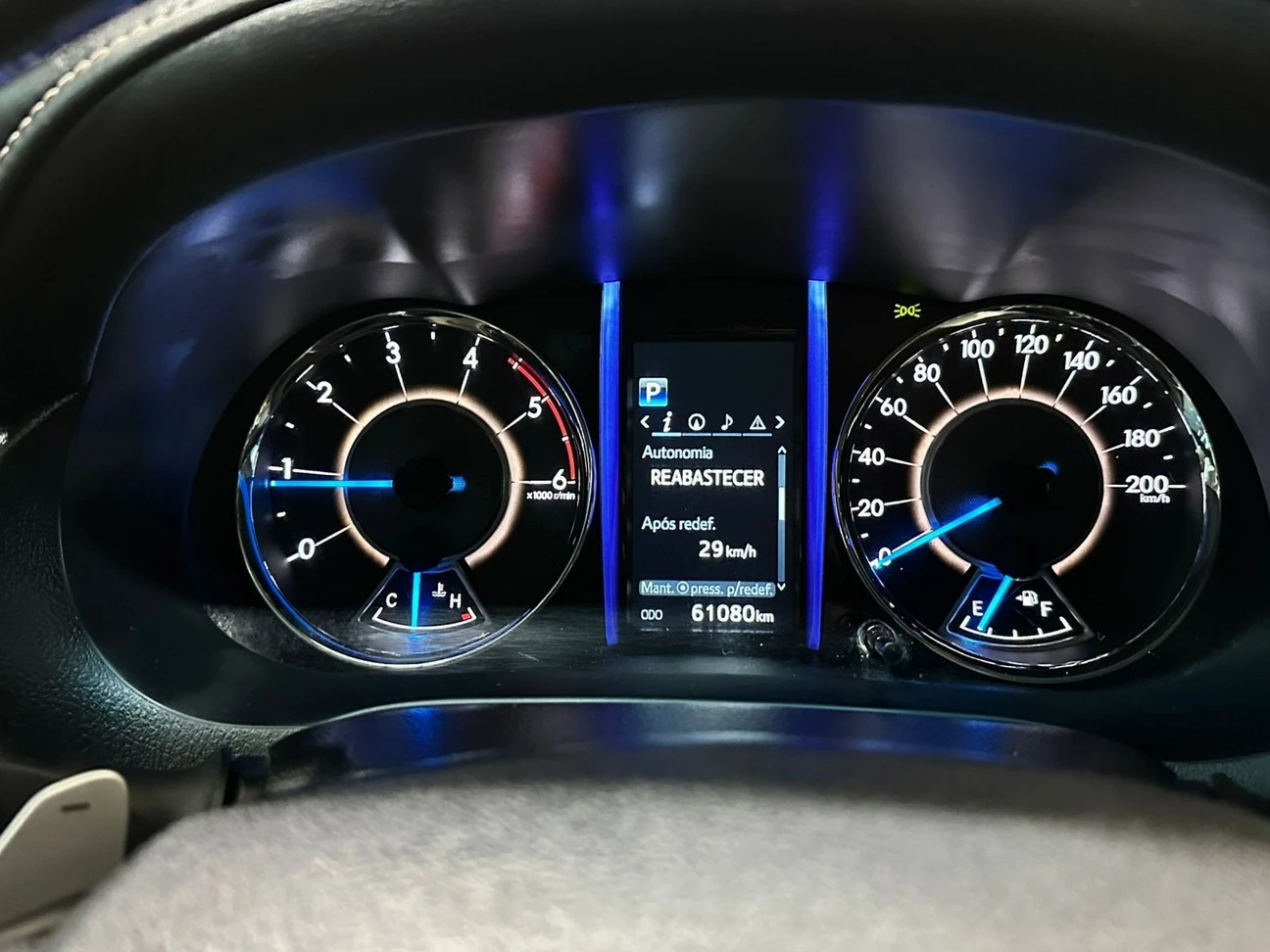 TOYOTA HILUX SW4