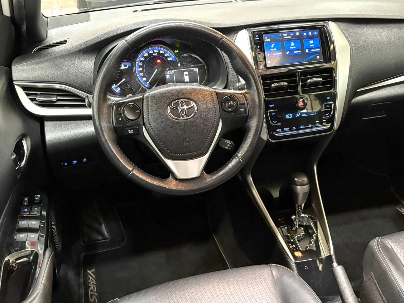 TOYOTA YARIS