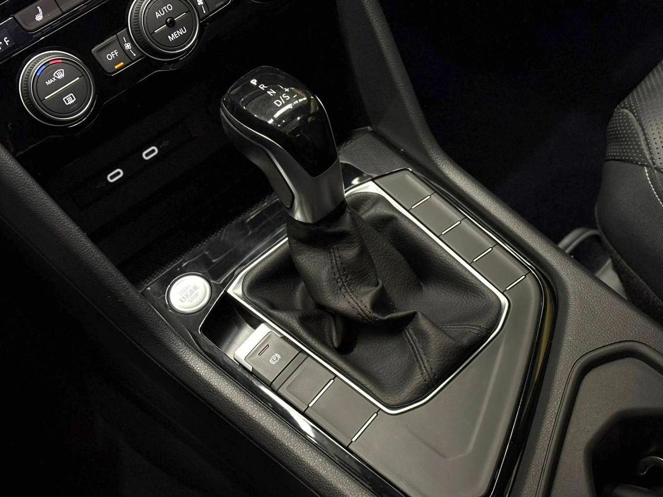 VOLKSWAGEN TAOS