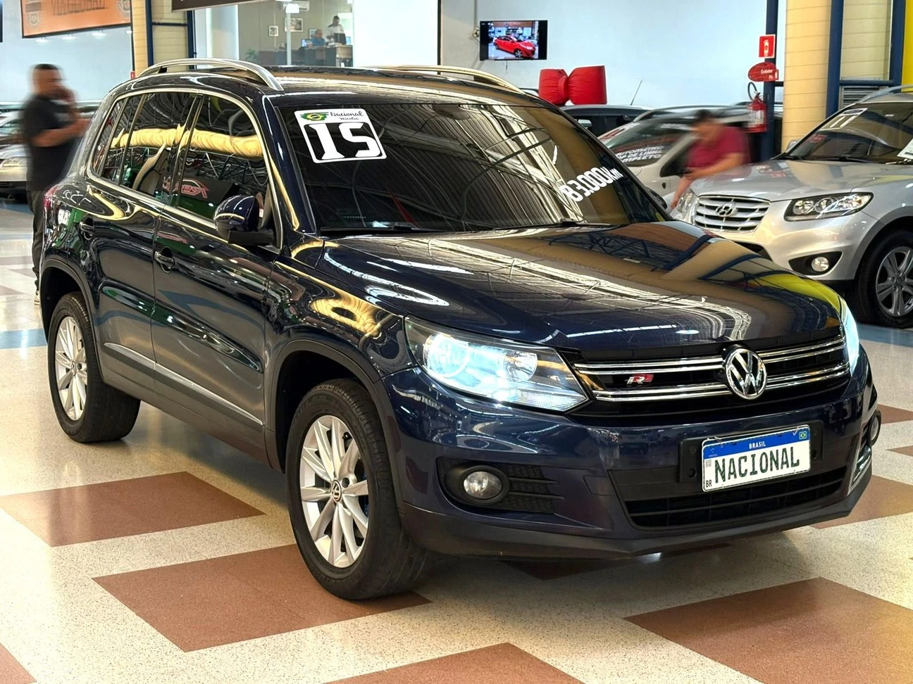 VOLKSWAGEN TIGUAN