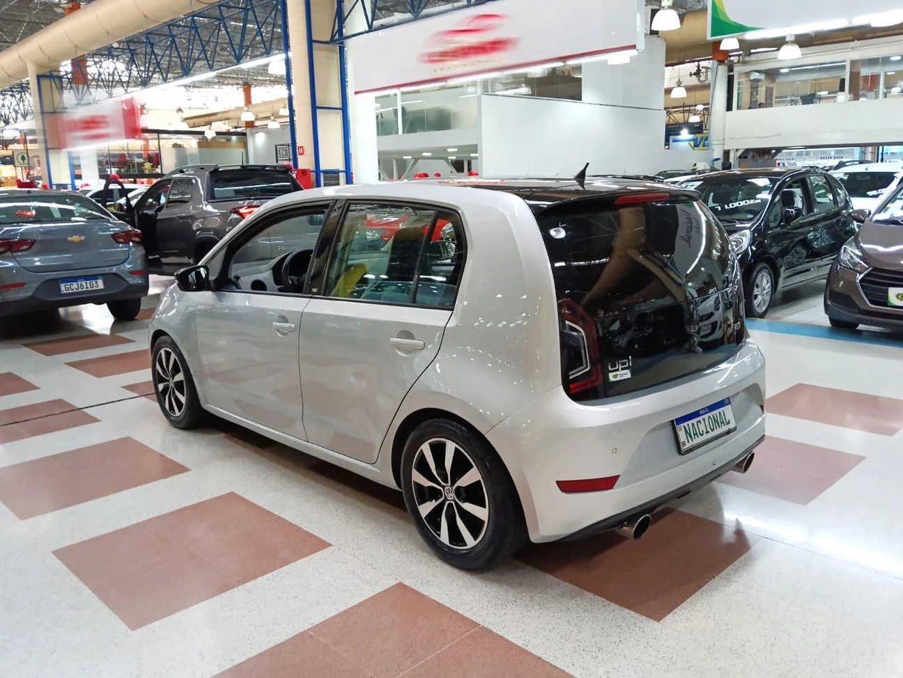 VOLKSWAGEN UP