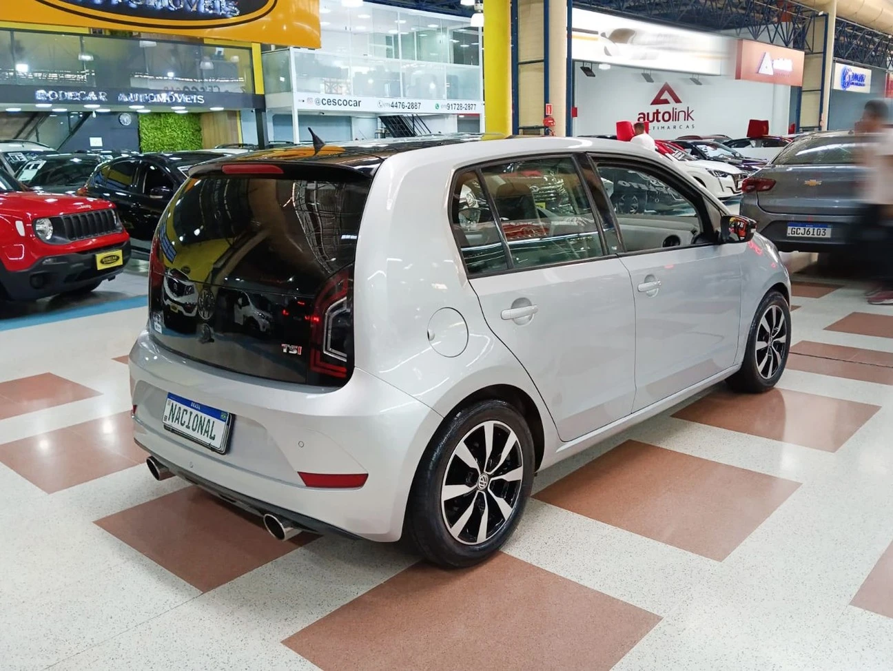 VOLKSWAGEN UP