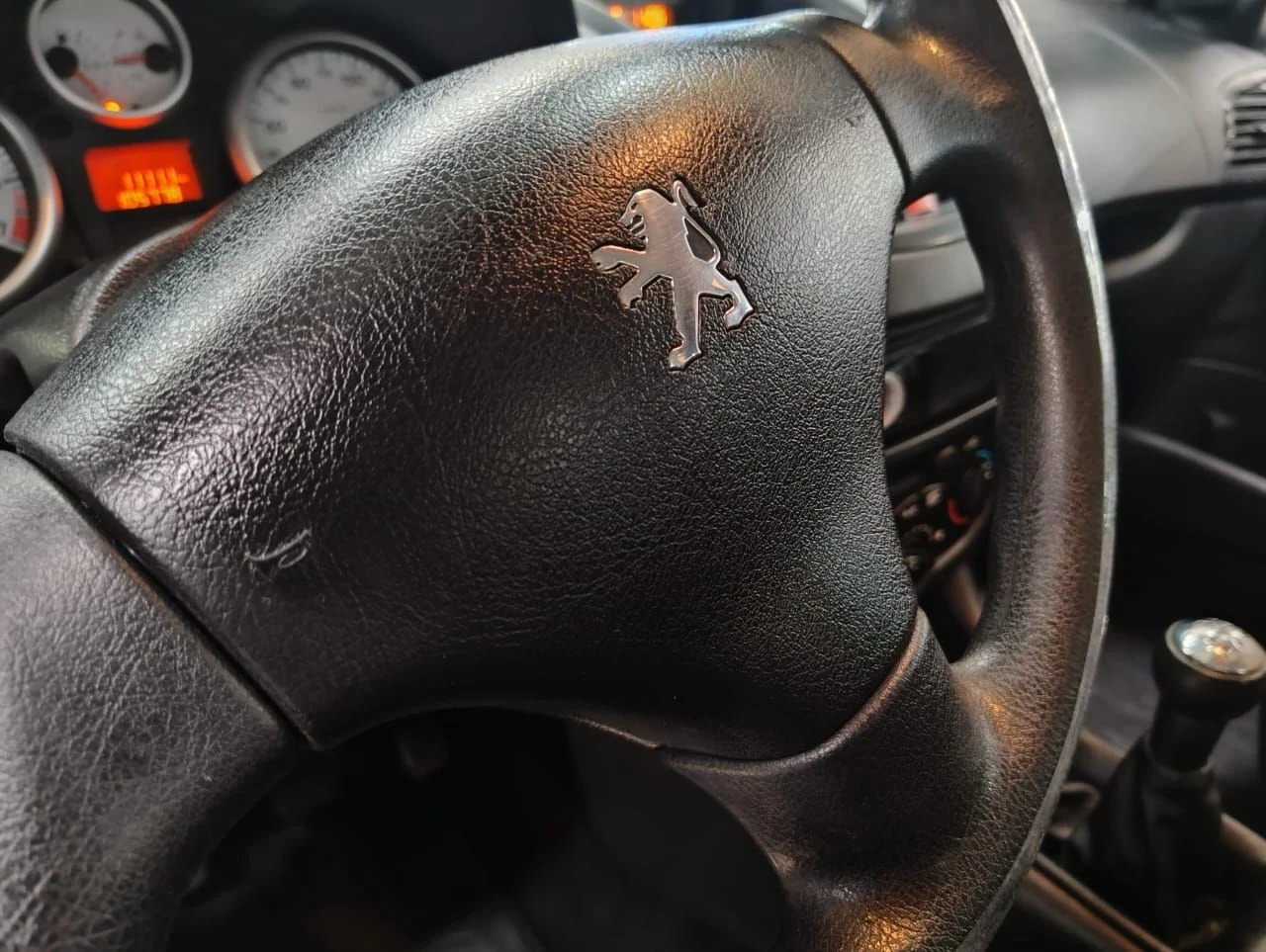 PEUGEOT 207