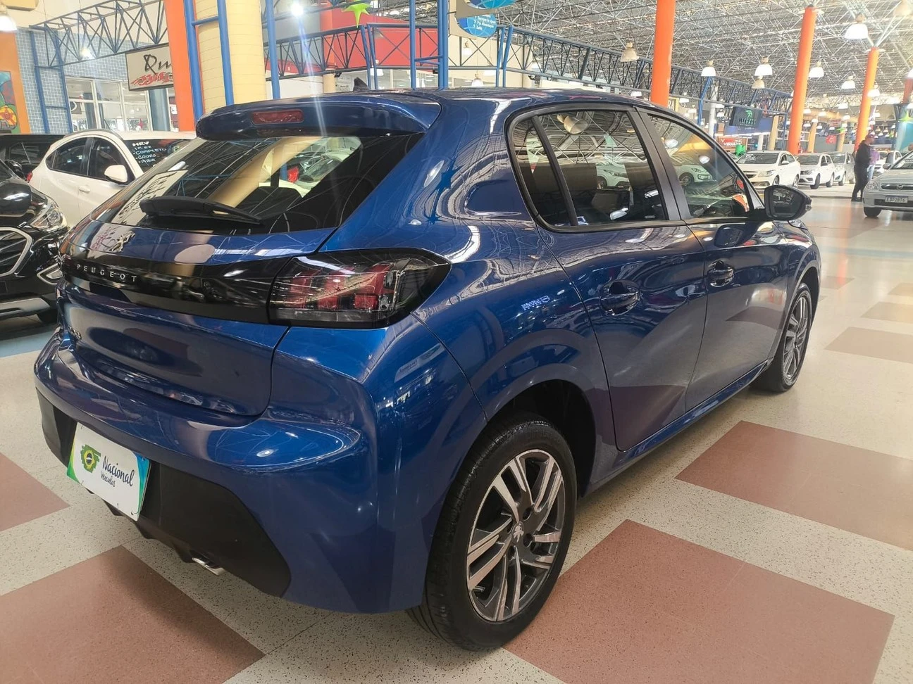 PEUGEOT 208