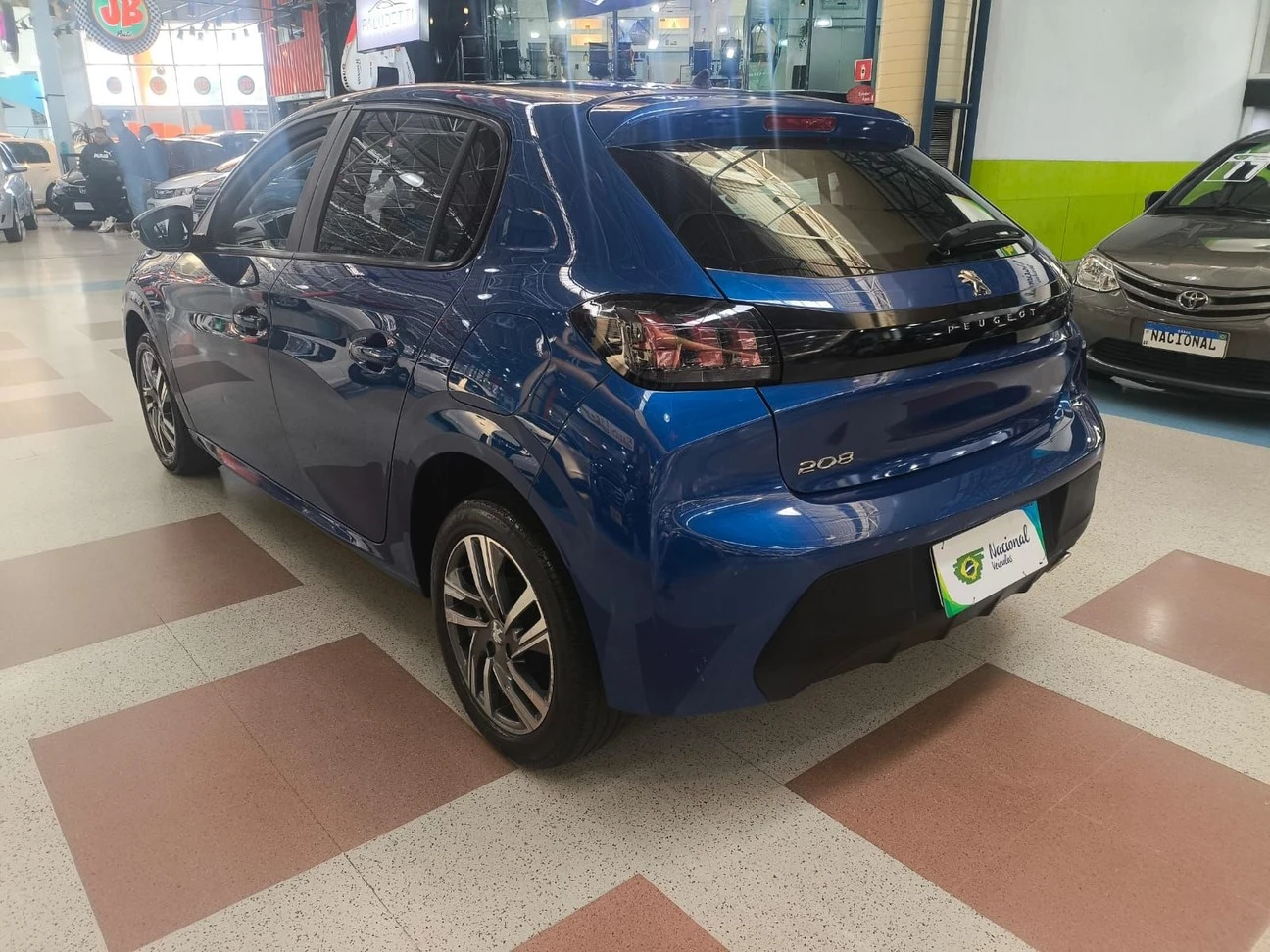 PEUGEOT 208