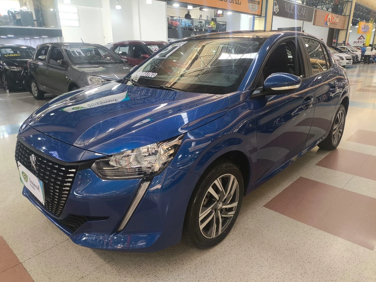 PEUGEOT 208