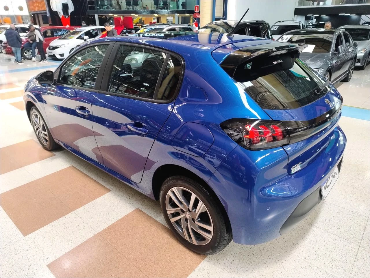 PEUGEOT 208
