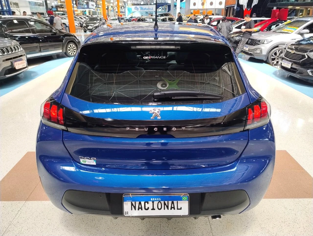 PEUGEOT 208