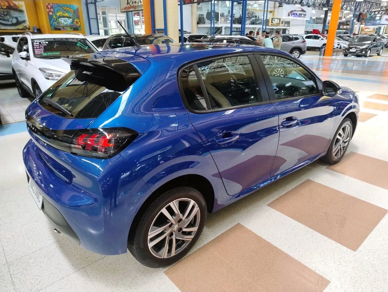PEUGEOT 208