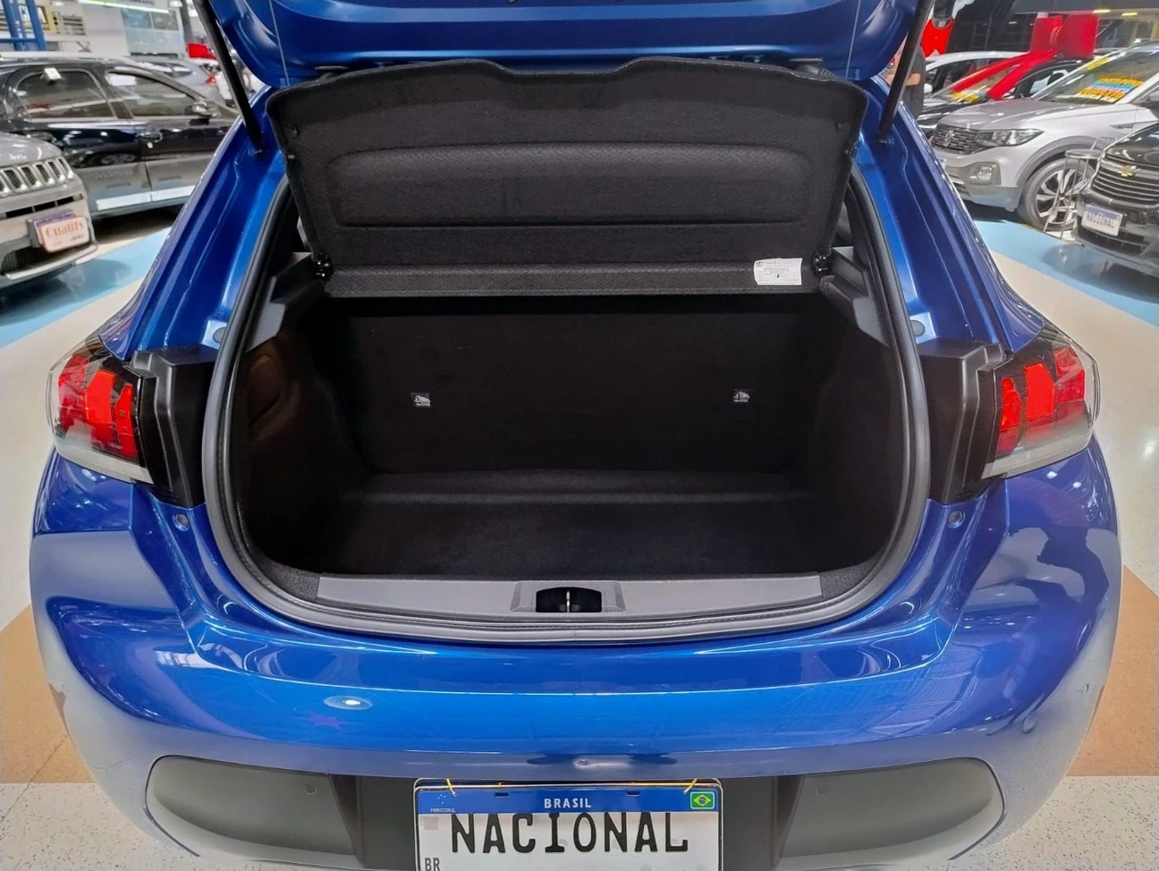 PEUGEOT 208