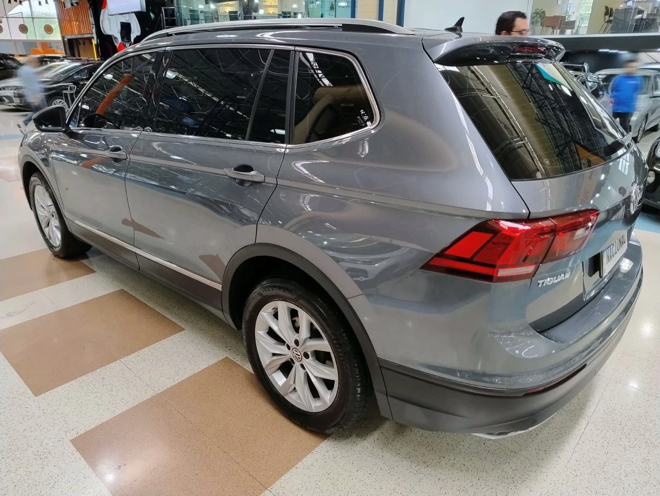 VOLKSWAGEN TIGUAN