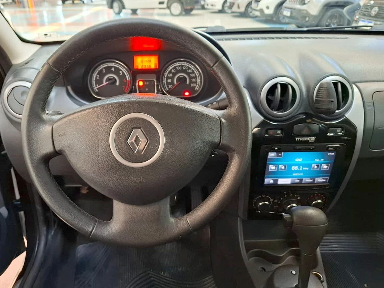 RENAULT SANDERO