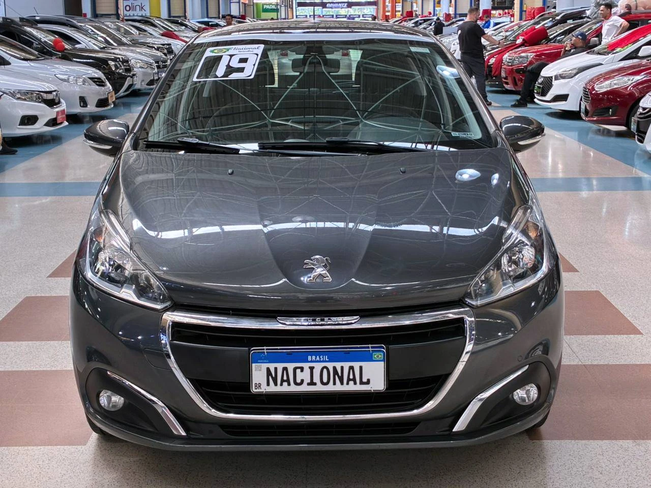 PEUGEOT 208