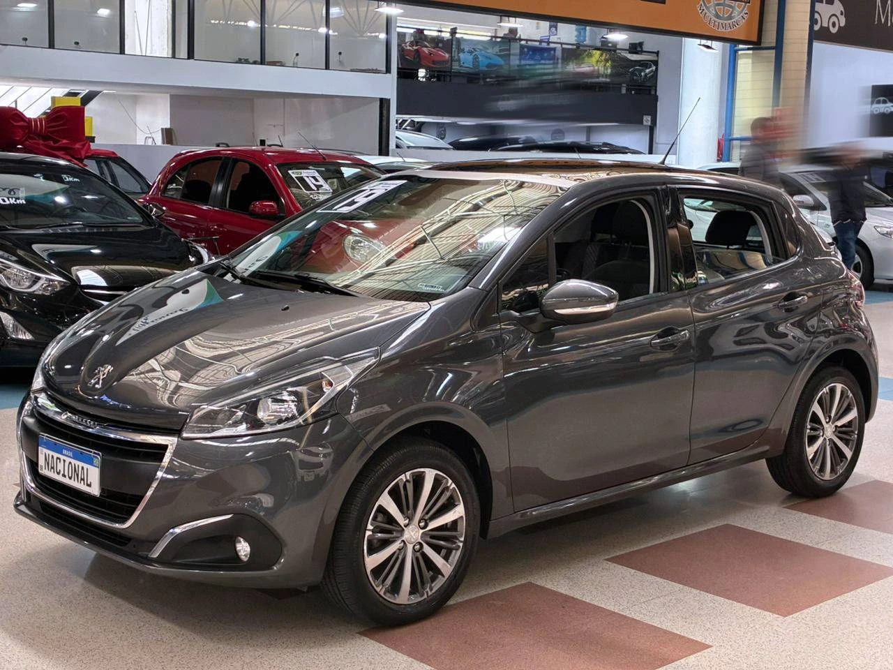 PEUGEOT 208