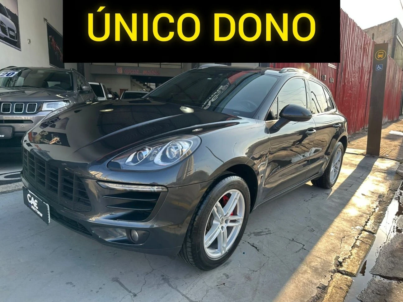 PORSCHE MACAN