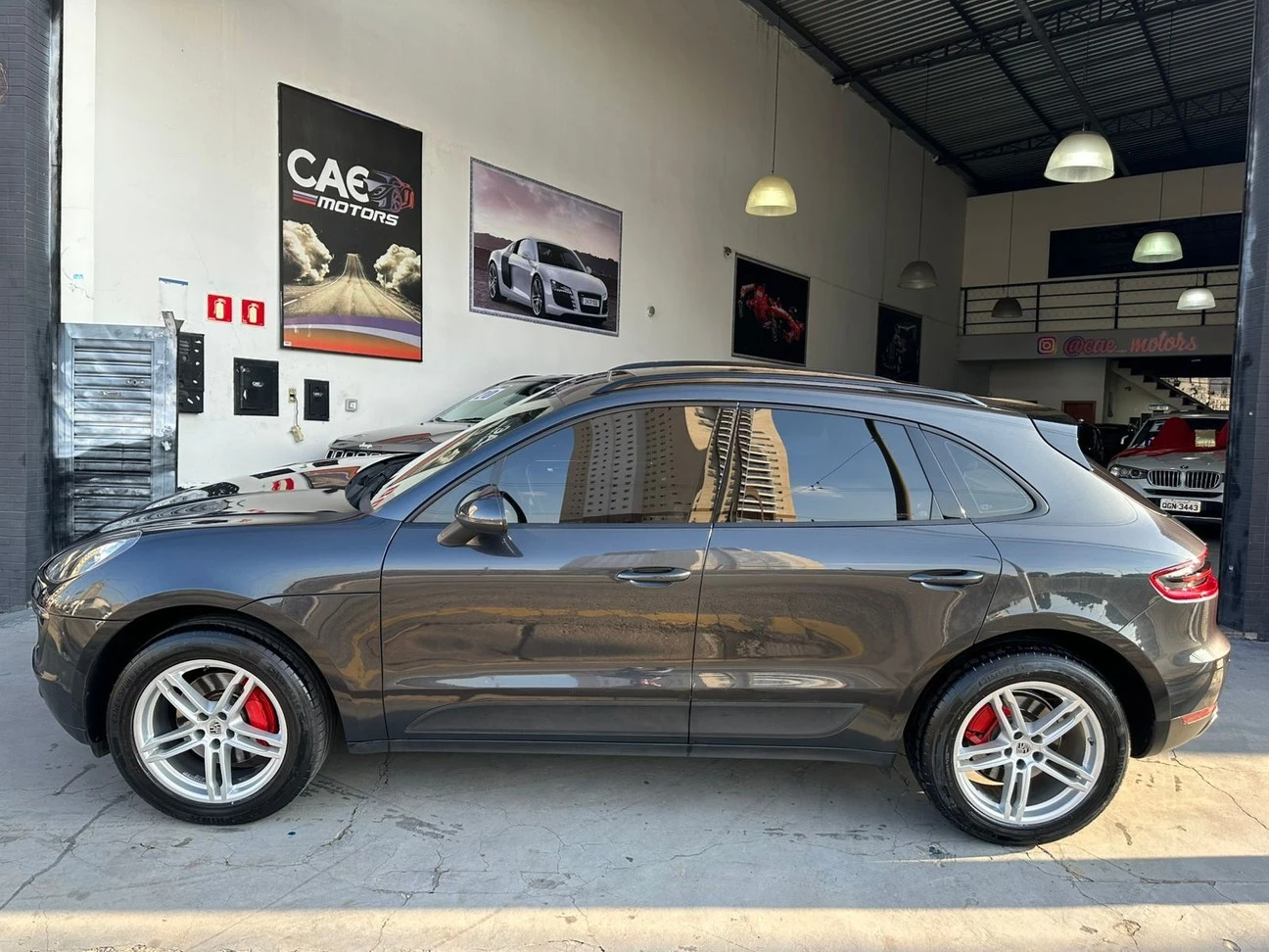PORSCHE MACAN