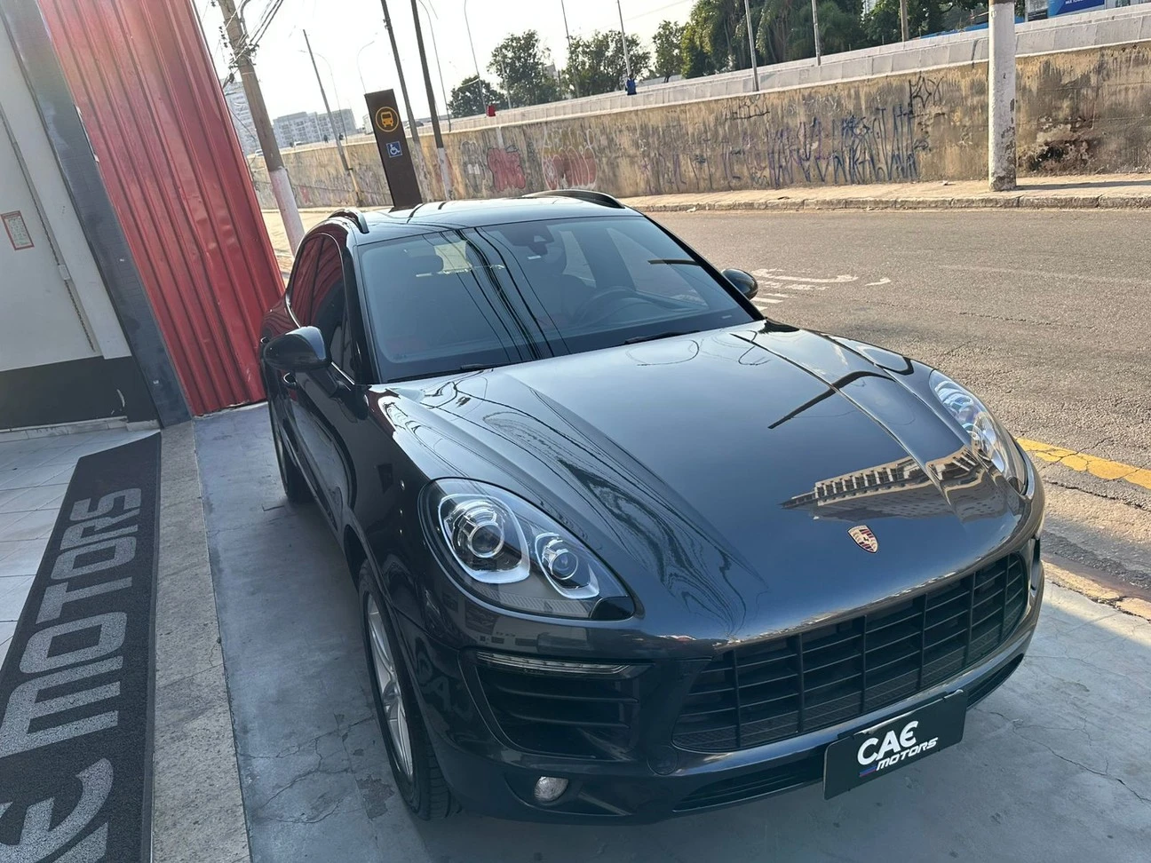 PORSCHE MACAN