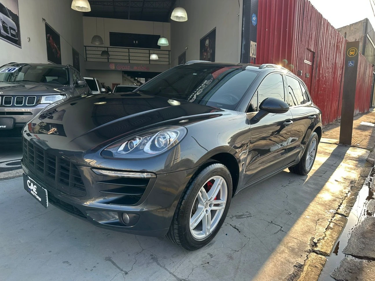 PORSCHE MACAN