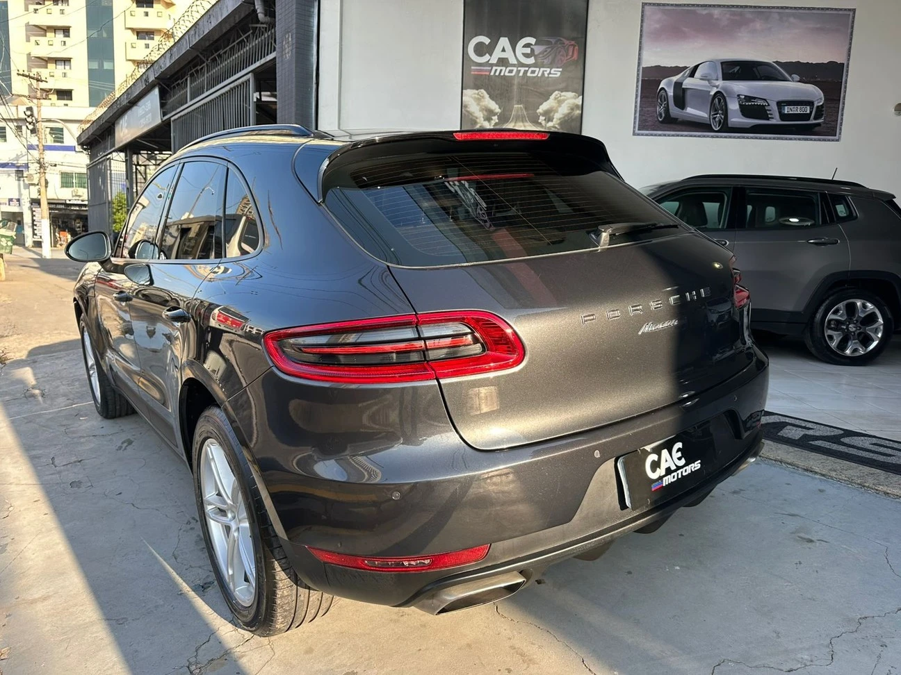 PORSCHE MACAN