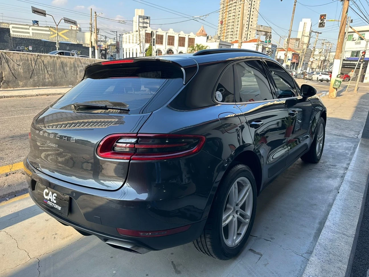 PORSCHE MACAN