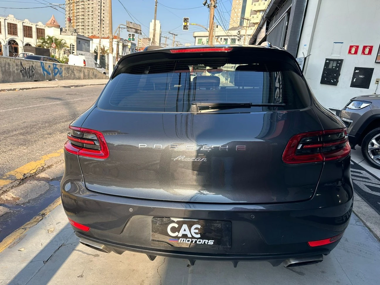 PORSCHE MACAN