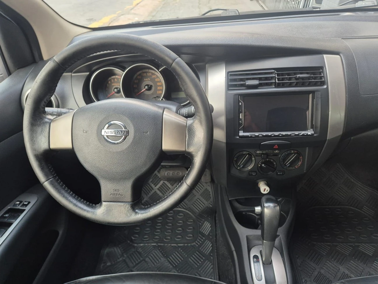 NISSAN LIVINA