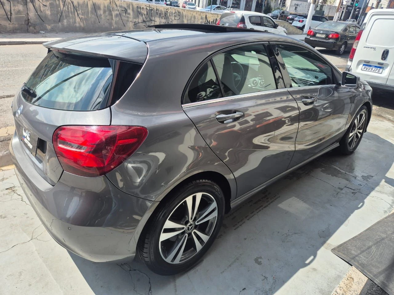 MERCEDES-BENZ A 200