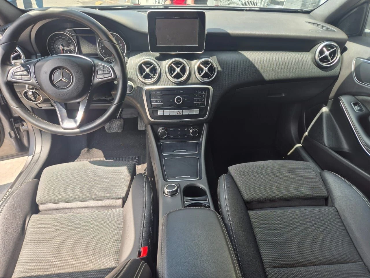 MERCEDES-BENZ A 200