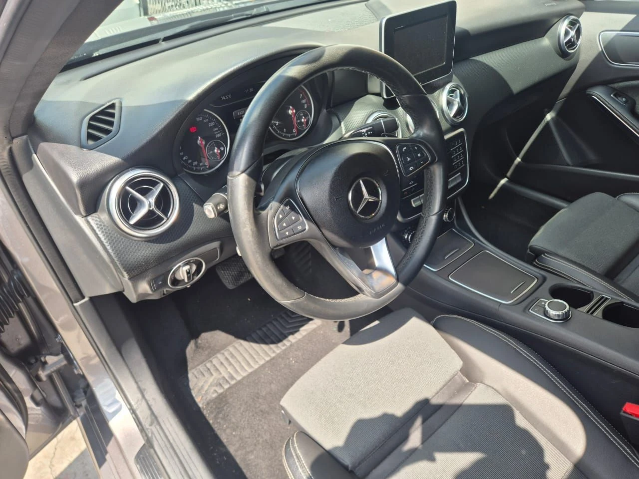 MERCEDES-BENZ A 200