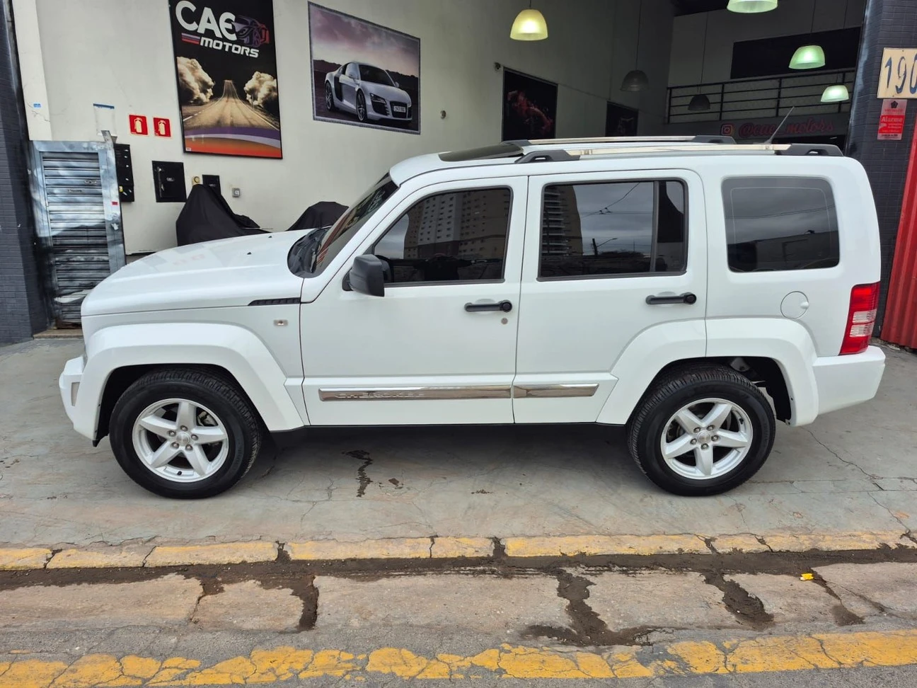 JEEP CHEROKEE