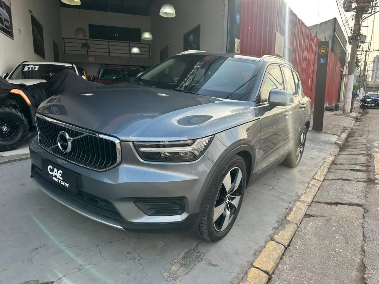 VOLVO XC40