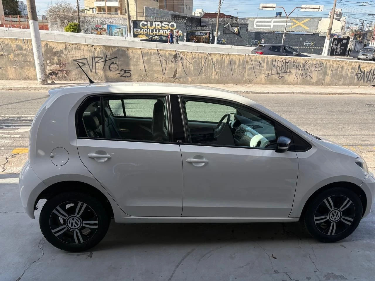 VOLKSWAGEN UP