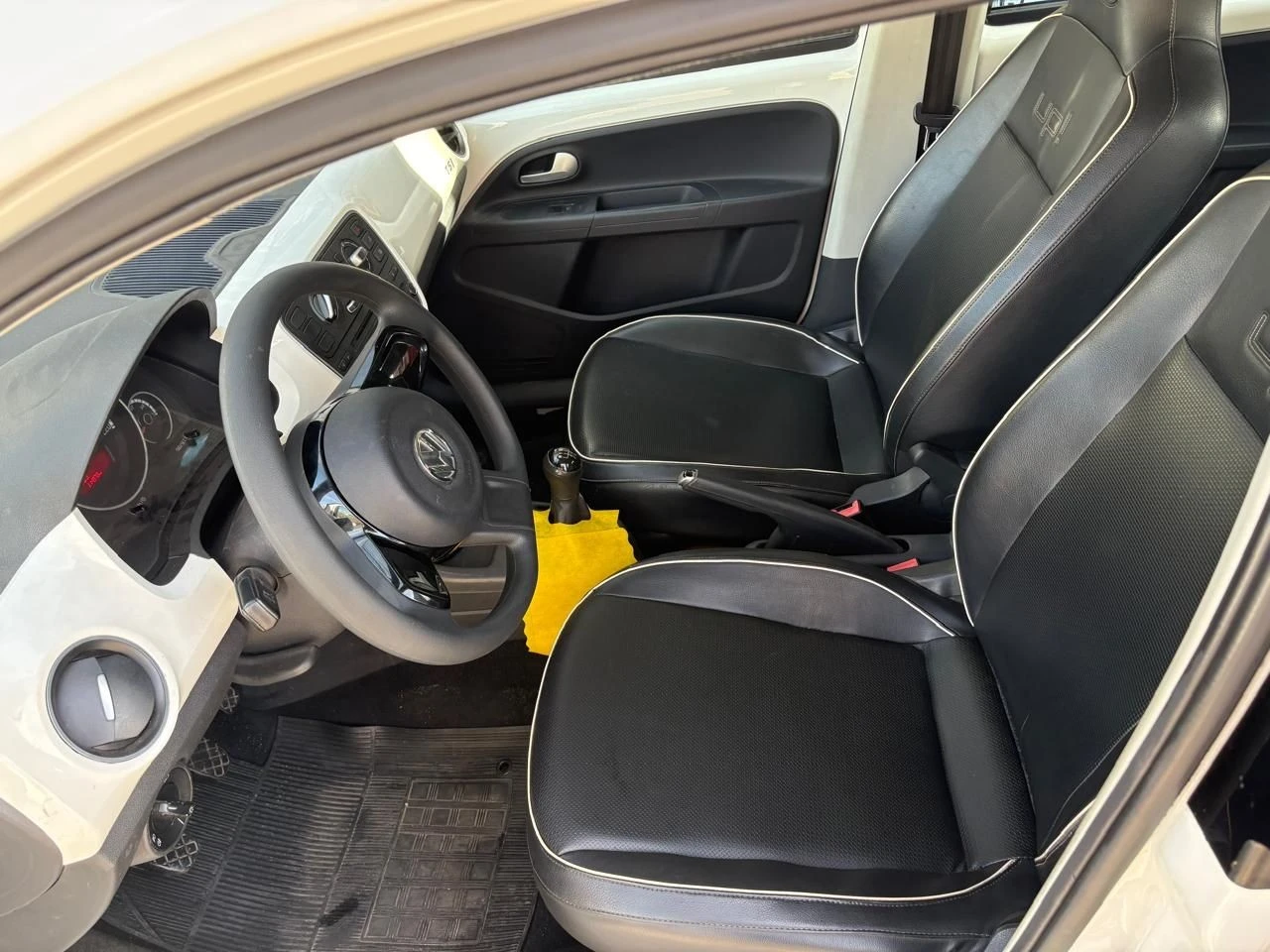 VOLKSWAGEN UP