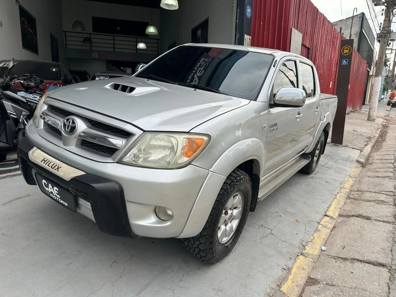TOYOTA HILUX