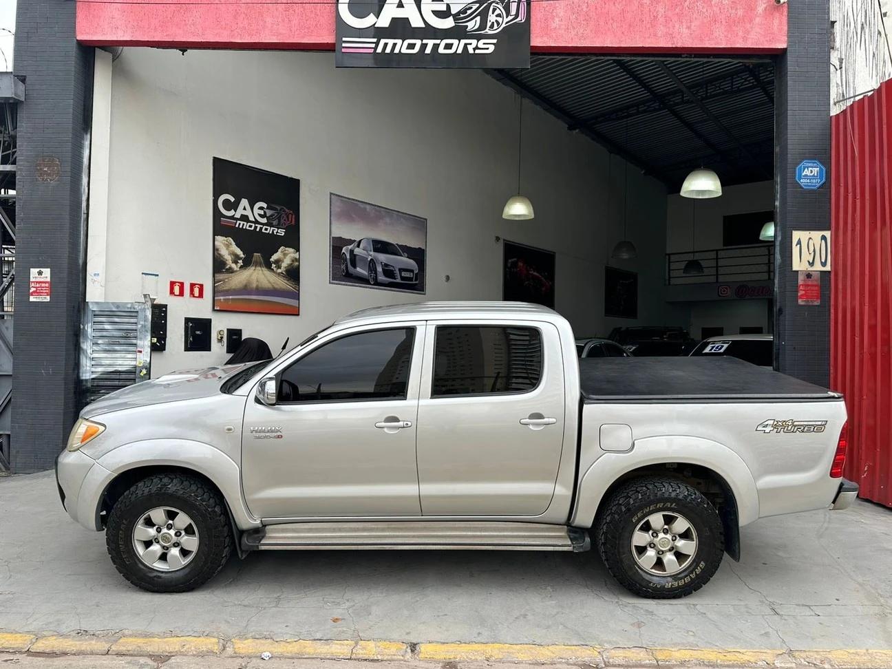 TOYOTA HILUX