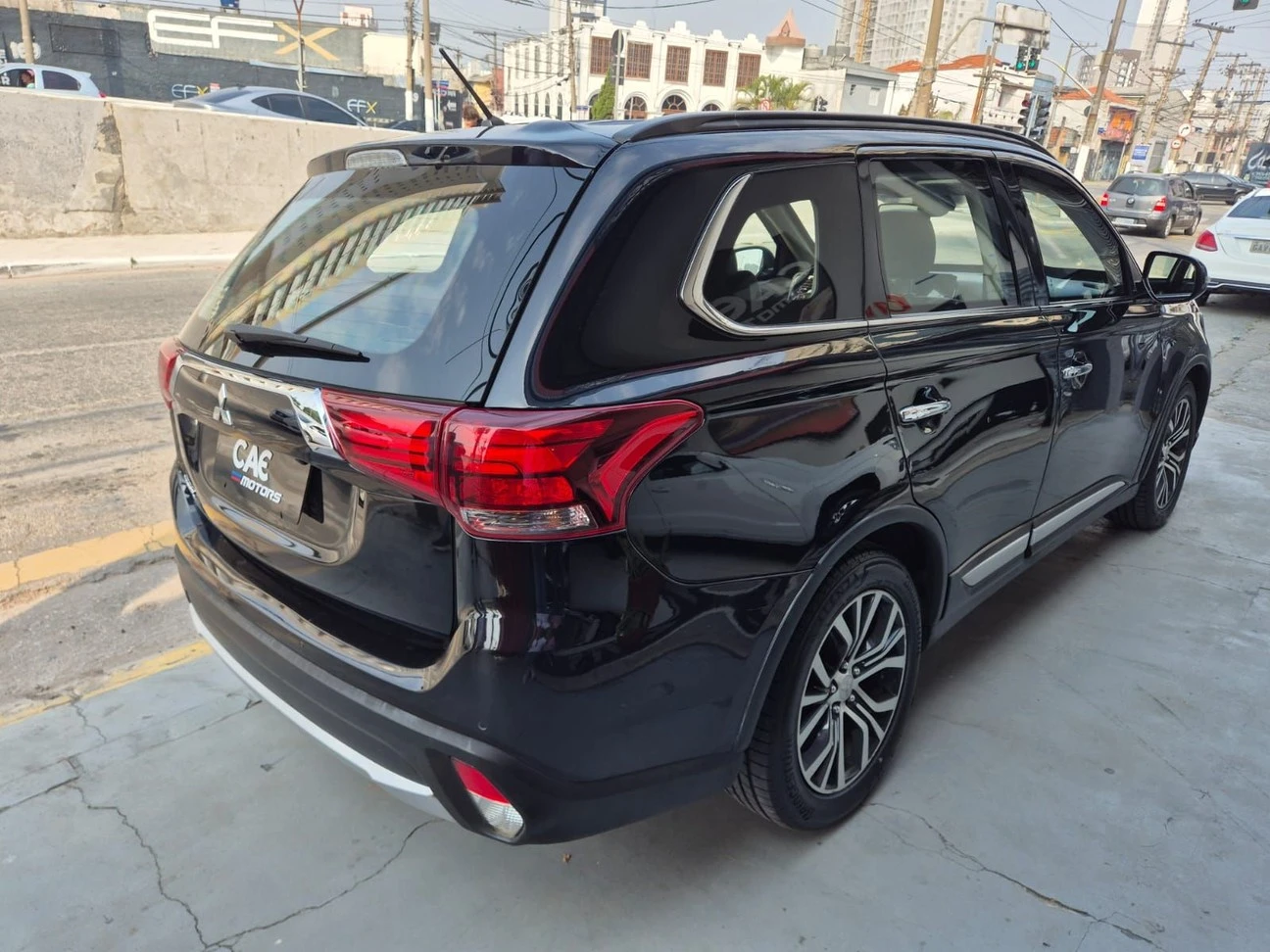 MITSUBISHI OUTLANDER