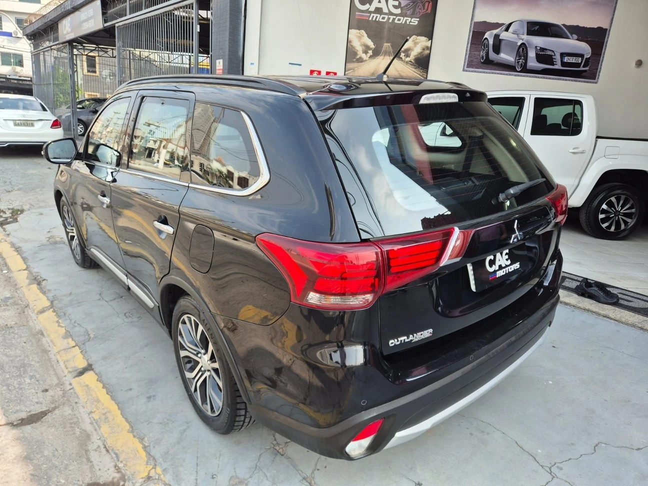MITSUBISHI OUTLANDER