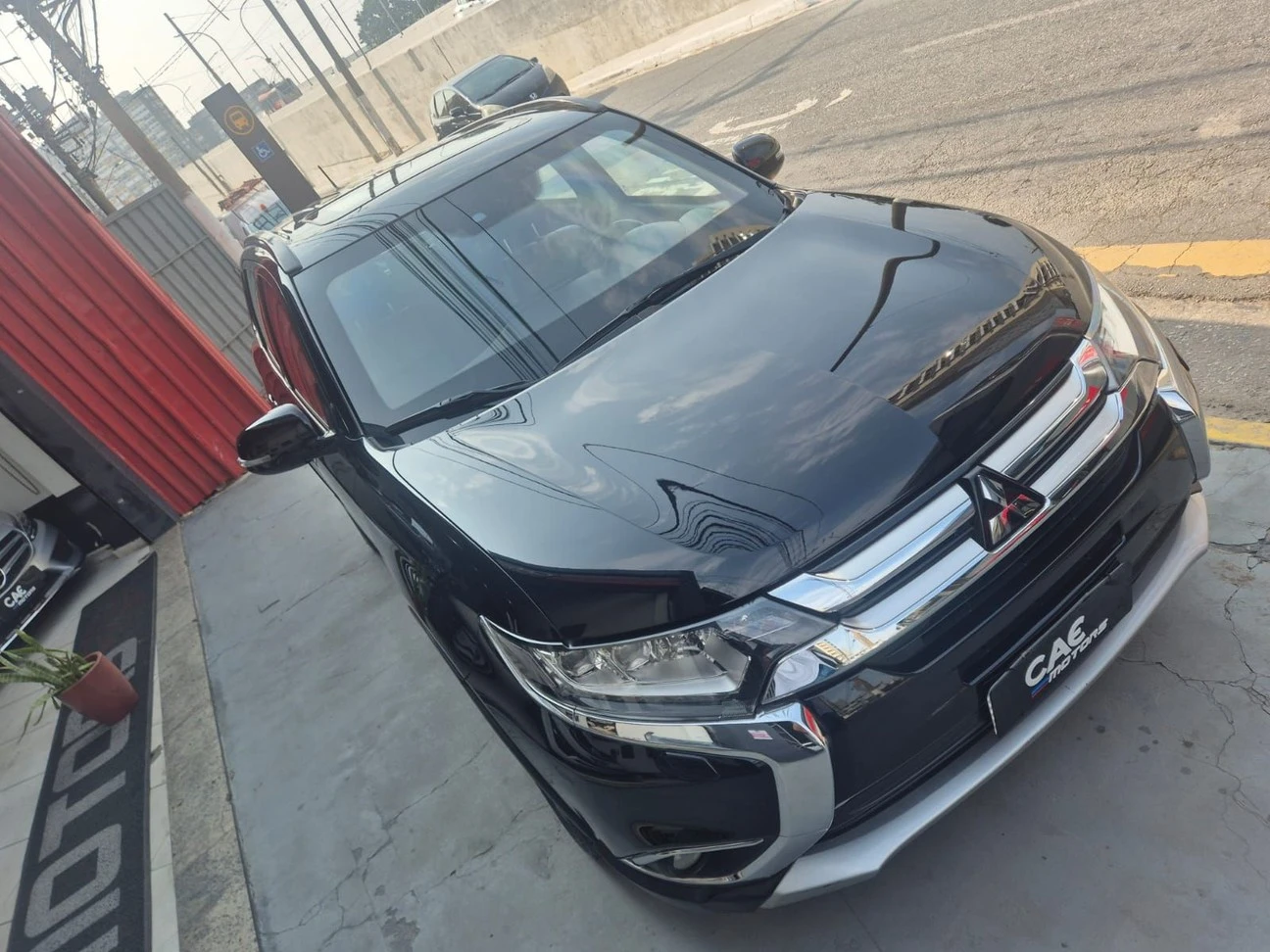 MITSUBISHI OUTLANDER